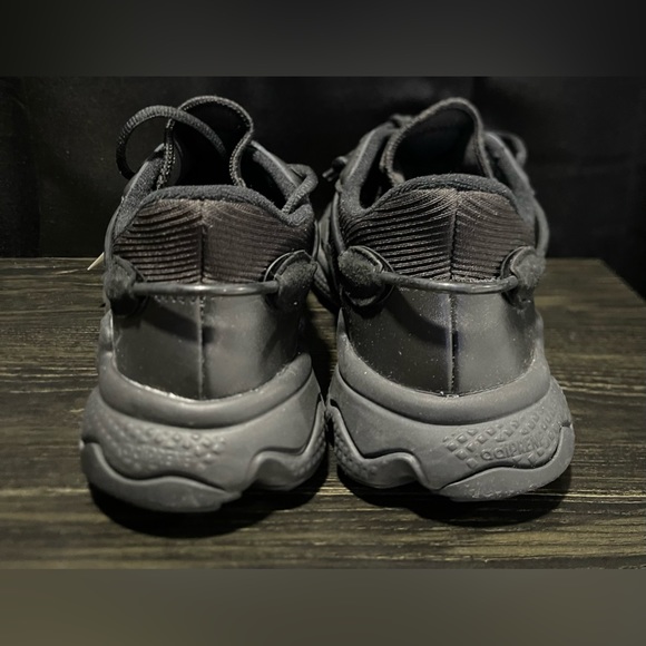 Adidas Mens Ozweego 'Triple Black' size 8.5 brand new - Picture 3 of 5